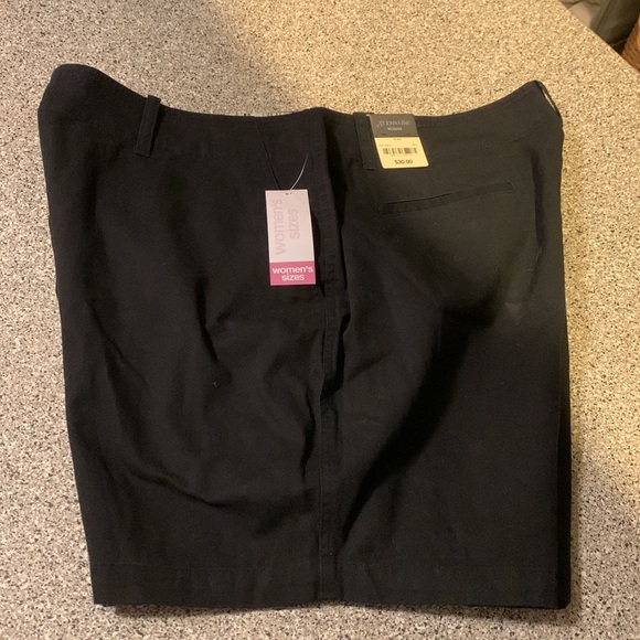 St John's Bay Women's Bermuda Shorts 20W Mid Rise 100% cotton Black 4pockets NWT - Picture 11 of 11